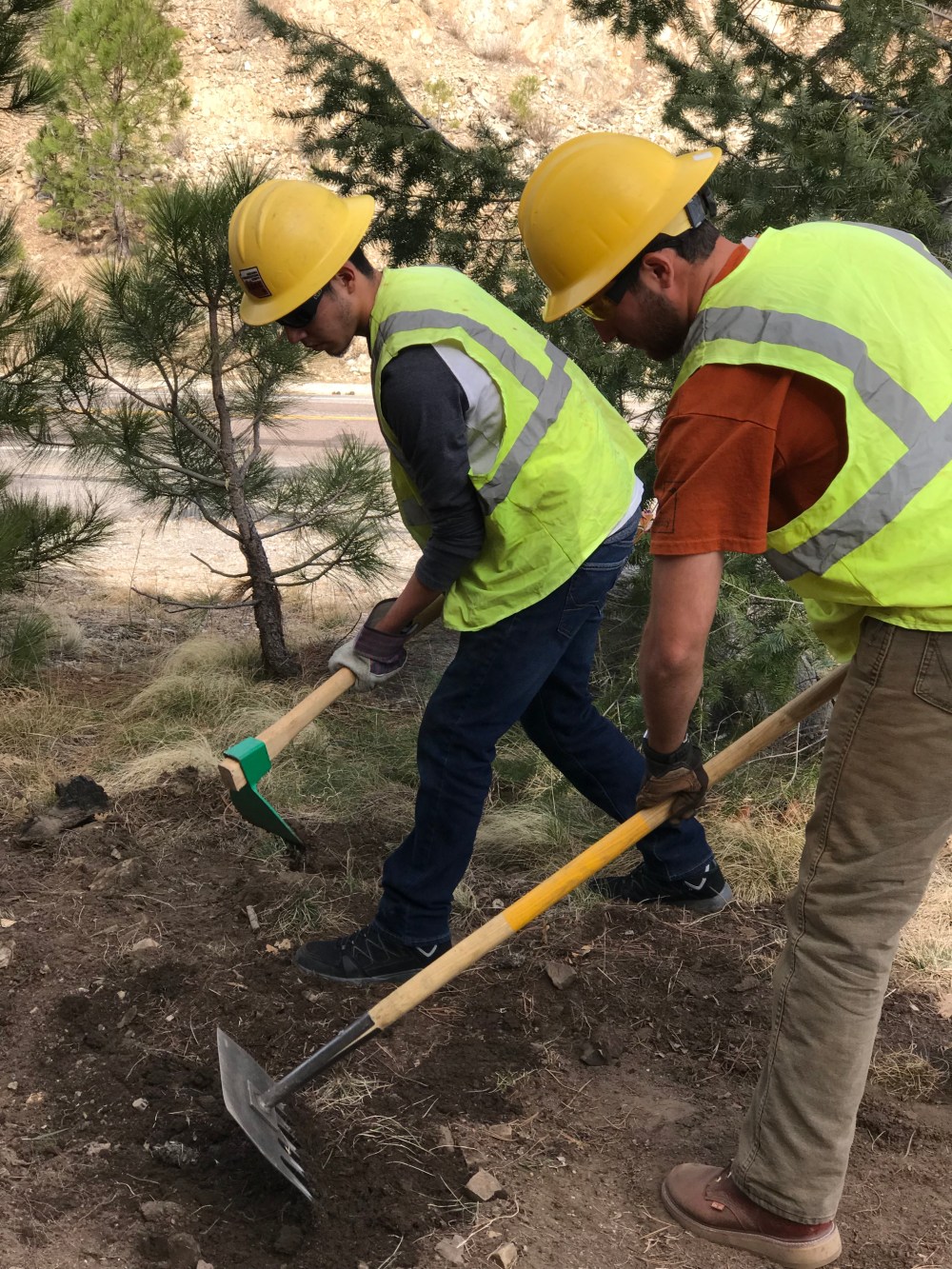 Wednesday_Trail Work to Mitigate Erosion_Mentor with Mentee_Photo by the National Forest Foundation